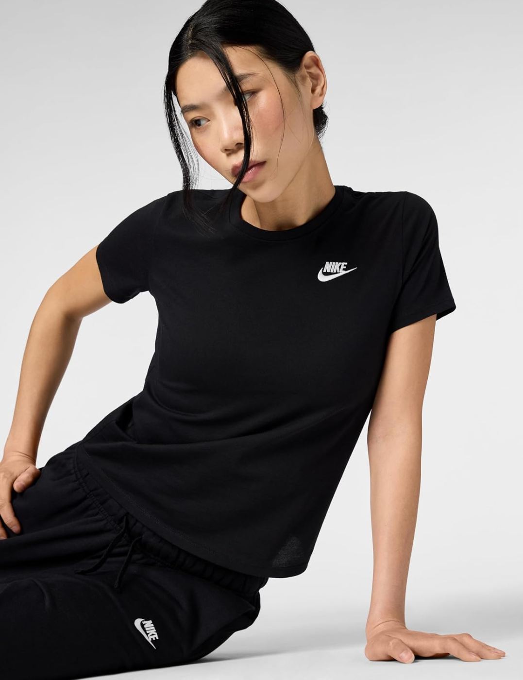 Nike Sportswear Club Essentials T-Shirt Mulher